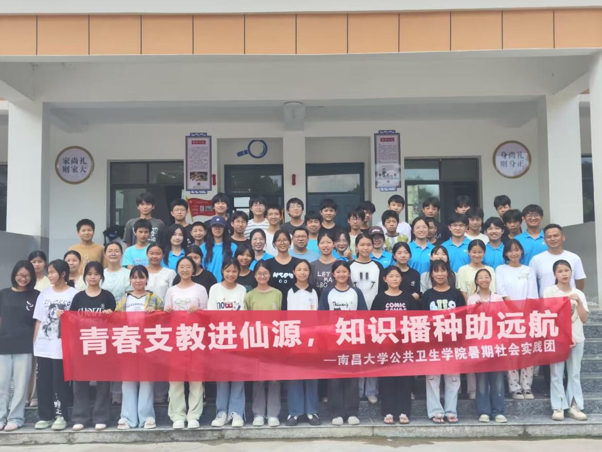 “纸载迷茫・心映微光”——实践团成员化身“心灵信使”