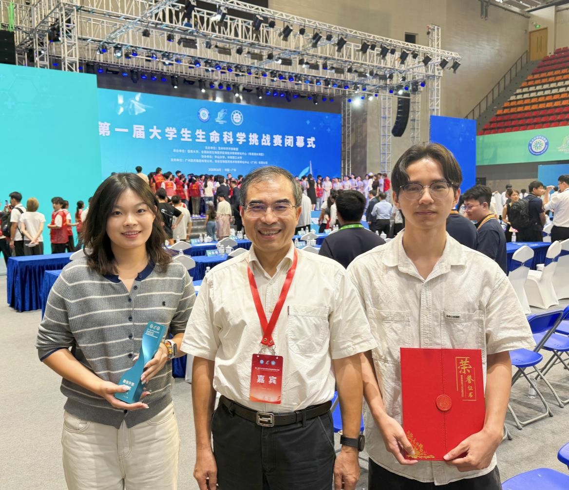 与陈晔光校长合影4 与陈晔光校长合影4