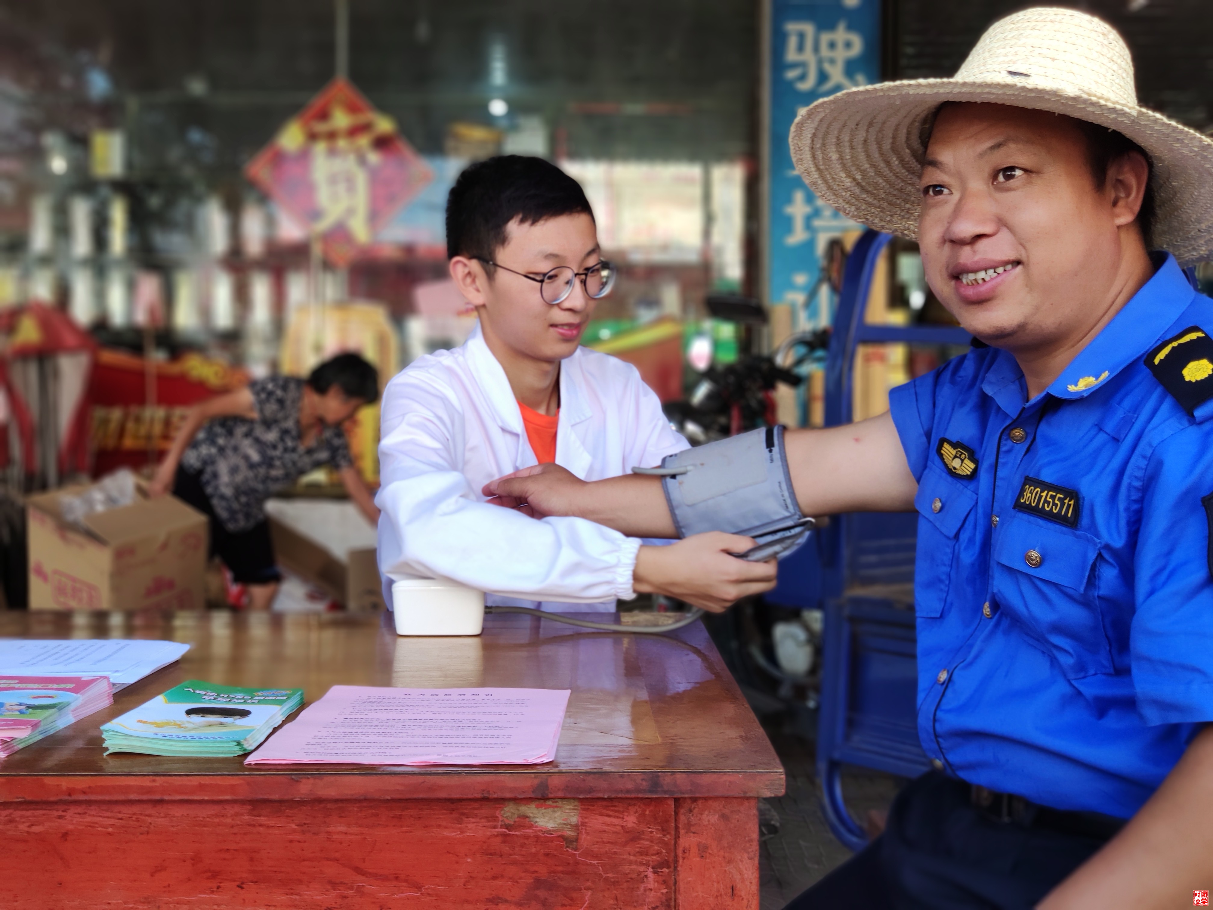 青春践行十九大___服务基层送健康_____________——公卫学院赴塘南实践队开展基层支医服务