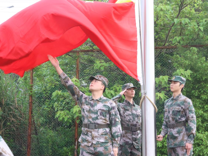 公共卫生学院承办“强国有我，青春有为”升国旗活动